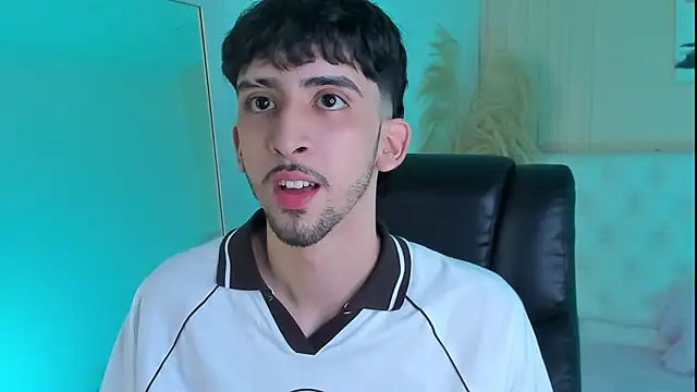 Snapshot of Alezzandro_ chatting on September 2025 08:44:01 PM Alezzandro online show from September 2025 08:44:01 PM