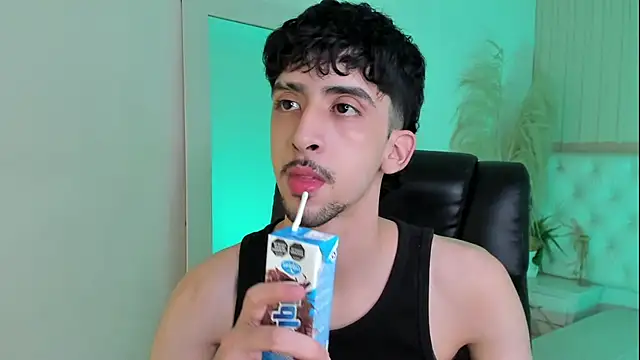 Snapshot of Alezzandro_ chatting on September 2025 08:23:02 PM Alezzandro online show from September 2025 08:23:02 PM