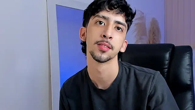 Snapshot of Alezzandro_ chatting on September 2025 08:24:01 PM Alezzandro online show from September 2025 08:24:01 PM