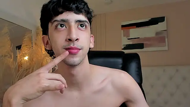 Snapshot of Alezzandro_ chatting on October 2025 08:07:02 PM Alezzandro online show from October 2025 08:07:02 PM