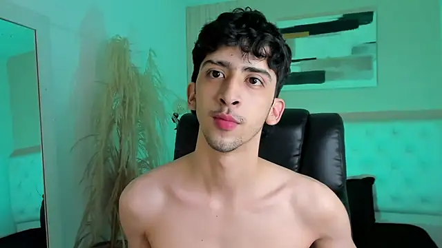 Snapshot of Alezzandro_ chatting on October 2025 08:39:01 PM Alezzandro online show from October 2025 08:39:01 PM