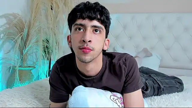 Snapshot of Alezzandro_ chatting on October 2025 08:50:02 PM Alezzandro online show from October 2025 08:50:02 PM