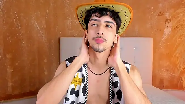 Snapshot of Alezzandro_ chatting on November 2025 08:31:01 PM Alezzandro online show from November 2025 08:31:01 PM