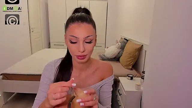 HelenShawn online show from October 2025 09:04:01 PM