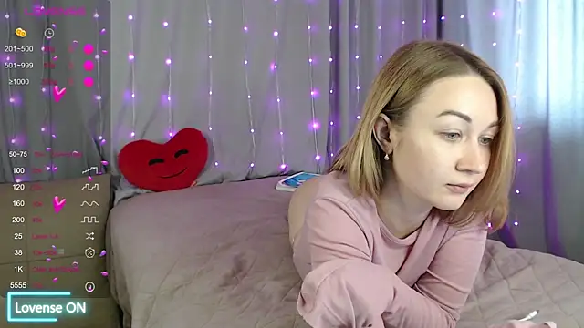 DaddysSluttyGirl2001 online show from April 2026 12:29:02 PM