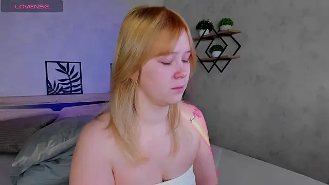 Snapshot of Amy_Kimberlly chatting on October 2025 12:08:02 AM Amy Kimberlly online show from October 2025 12:08:02 AM