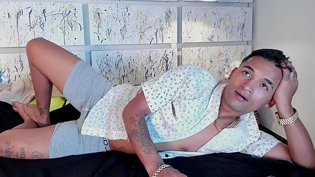 Nikki and Mayk online show from March 2025 09:01:02 AM