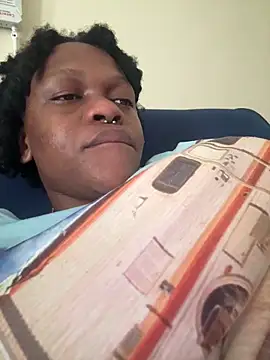 Snapshot of Boneca25 chatting on February 2026 01:06:02 PM Boneca25 online show from February 2026 01:06:02 PM