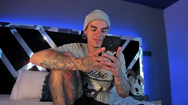 Snapshot of kaletattoo chatting on February 2025 03:10:02 AM kaletattoo online show from February 2025 03:10:02 AM