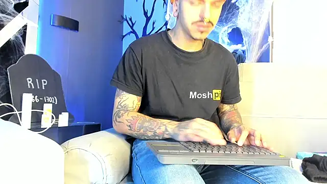 Snapshot of kaletattoo chatting on October 2025 11:03:01 AM kaletattoo online show from October 2025 11:03:01 AM