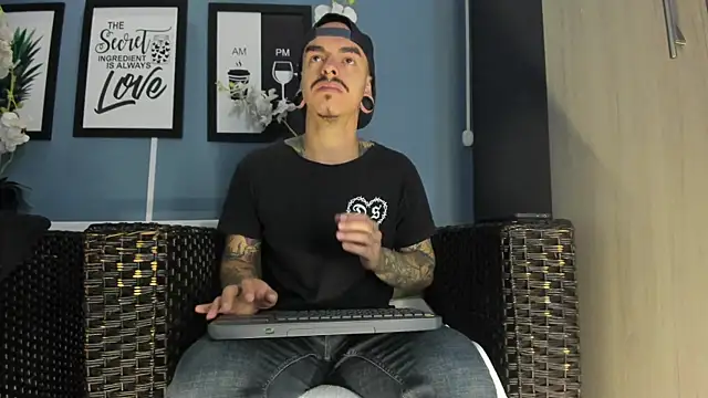 Snapshot of kaletattoo chatting on October 2025 11:11:01 AM kaletattoo online show from October 2025 11:11:01 AM