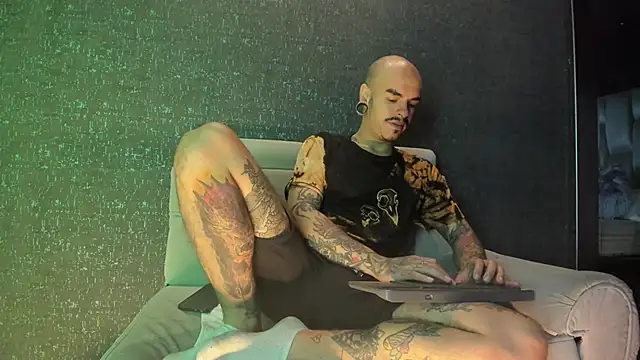 Snapshot of kaletattoo chatting on November 2025 11:09:01 AM kaletattoo online show from November 2025 11:09:01 AM