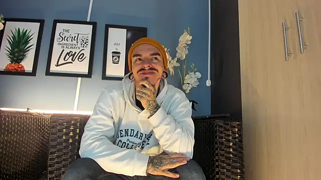 Snapshot of kaletattoo chatting on November 2025 11:10:02 AM kaletattoo online show from November 2025 11:10:02 AM