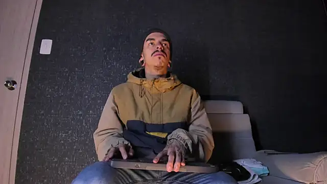 Snapshot of kaletattoo chatting on November 2025 11:13:01 AM kaletattoo online show from November 2025 11:13:01 AM