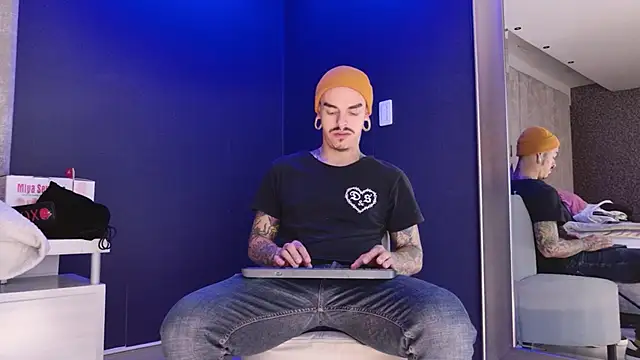 Snapshot of kaletattoo chatting on November 2025 11:58:01 AM kaletattoo online show from November 2025 11:58:01 AM