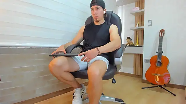 Tombarden online show from November 2025 08:20:01 PM