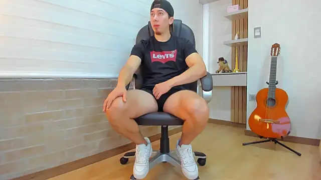 Tombarden online show from November 2025 07:16:02 PM