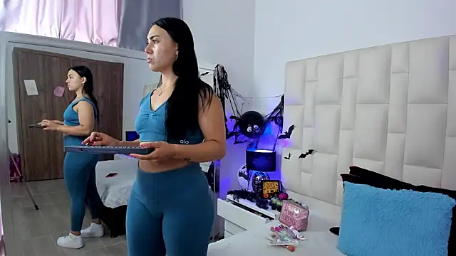 Snapshot of Ariana_rouse chatting on October 2025 04:41:01 PM Ariana rouse online show from October 2025 04:41:01 PM