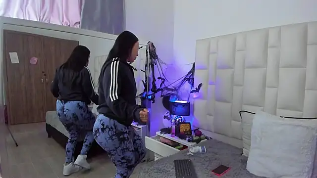 Snapshot of Ariana_rouse chatting on October 2025 04:09:02 PM Ariana rouse online show from October 2025 04:09:02 PM