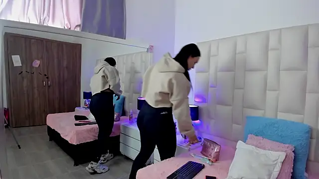 Snapshot of Ariana_rouse chatting on November 2025 04:39:02 PM Ariana rouse online show from November 2025 04:39:02 PM