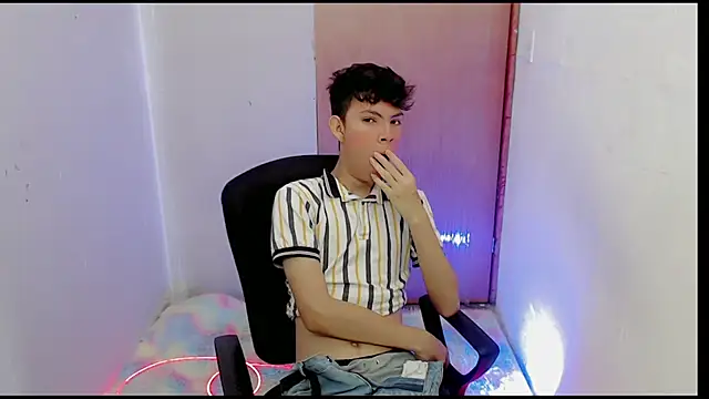 Alexxx lov online show from February 2025 12:47:01 PM