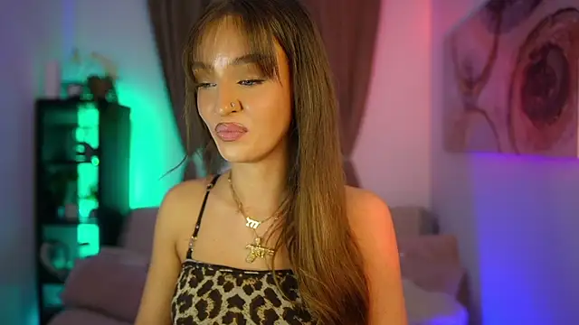 Clara Nia online show from October 2025 06:16:01 PM