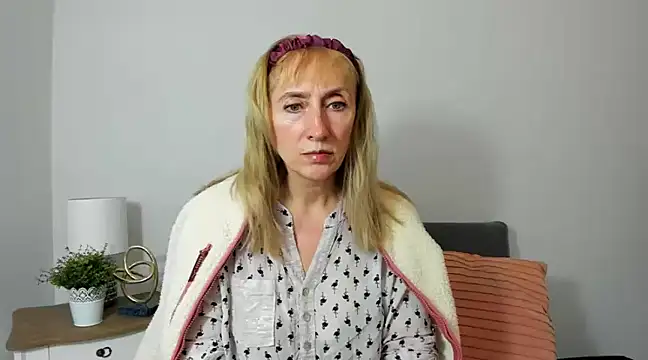 Snapshot of MargaretMilf69 chatting on February 2025 01:11:02 PM MargaretMilf69 online show from February 2025 01:11:02 PM