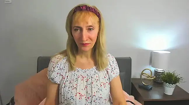 Snapshot of MargaretMilf69 chatting on February 2025 06:12:01 AM MargaretMilf69 online show from February 2025 06:12:01 AM