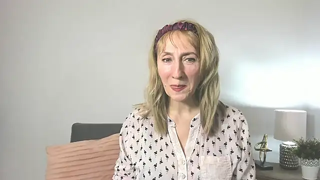 Snapshot of MargaretMilf69 chatting on February 2025 04:33:01 PM MargaretMilf69 online show from February 2025 04:33:01 PM