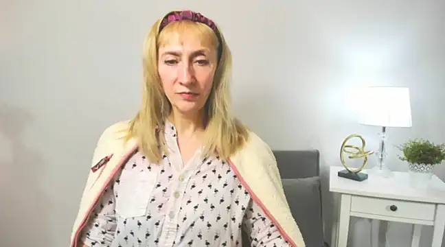 Snapshot of MargaretMilf69 chatting on February 2025 04:33:02 PM MargaretMilf69 online show from February 2025 04:33:02 PM