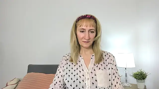 Snapshot of MargaretMilf69 chatting on February 2025 07:37:02 PM MargaretMilf69 online show from February 2025 07:37:02 PM
