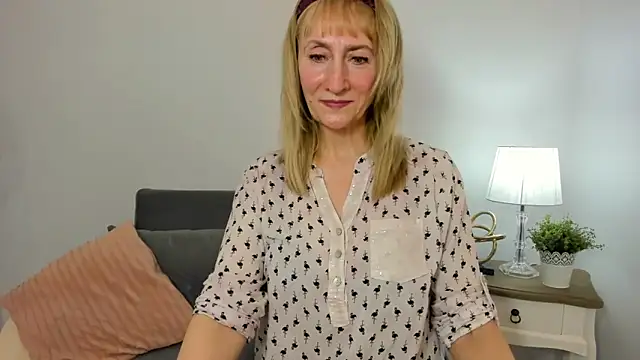 Snapshot of MargaretMilf69 chatting on February 2025 04:31:01 PM MargaretMilf69 online show from February 2025 04:31:01 PM