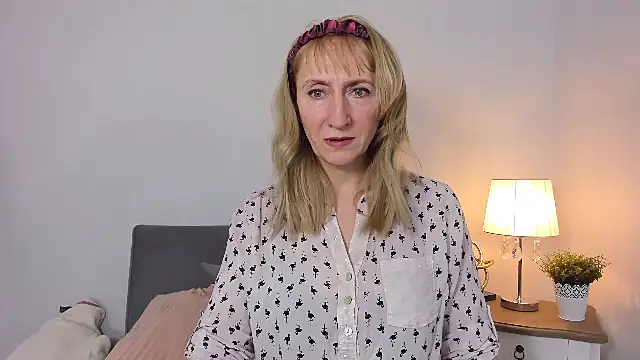 Snapshot of MargaretMilf69 chatting on March 2025 04:28:02 PM MargaretMilf69 online show from March 2025 04:28:02 PM