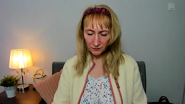 Snapshot of MargaretMilf69 chatting on March 2025 01:40:01 PM MargaretMilf69 online show from March 2025 01:40:01 PM