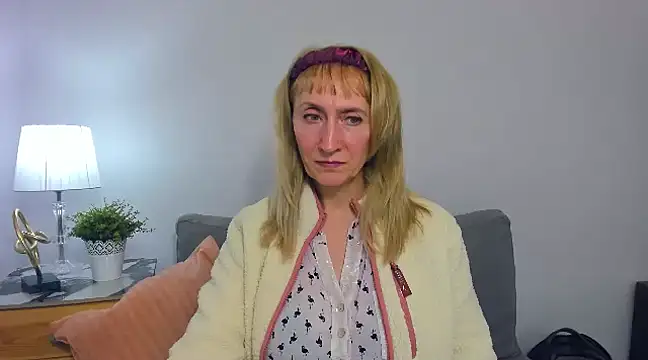 Snapshot of MargaretMilf69 chatting on March 2025 04:25:01 PM MargaretMilf69 online show from March 2025 04:25:01 PM