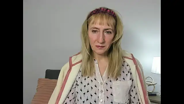 Snapshot of MargaretMilf69 chatting on March 2025 04:31:02 PM MargaretMilf69 online show from March 2025 04:31:02 PM