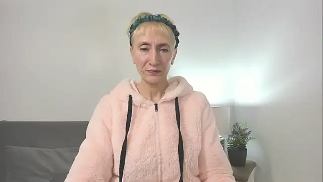 Snapshot of MargaretMilf69 chatting on October 2025 03:12:02 PM MargaretMilf69 online show from October 2025 03:12:02 PM