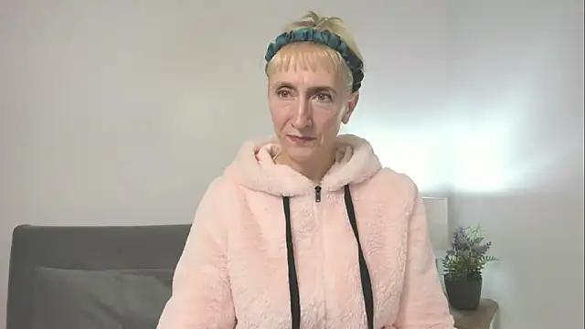 Snapshot of MargaretMilf69 chatting on October 2025 03:13:01 PM MargaretMilf69 online show from October 2025 03:13:01 PM