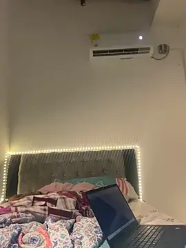 my cam online show from February 2025 04:00:02 AM