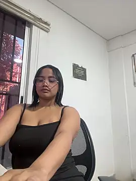 my cam online show from February 2025 07:33:02 PM