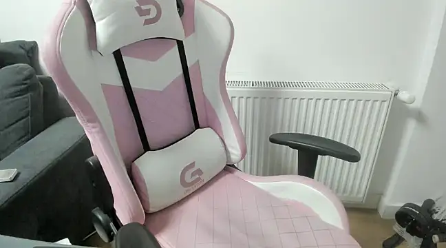 Snapshot of LadyLyanna chatting on February 2025 03:30:02 AM LadyLyanna online show from February 2025 03:30:02 AM