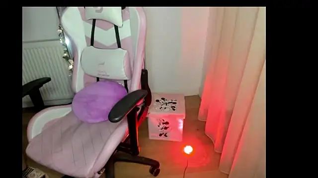 Snapshot of LadyLyanna chatting on March 2025 12:32:01 AM LadyLyanna online show from March 2025 12:32:01 AM