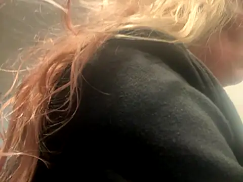 Snapshot of kcmo1010 chatting on November 2025 06:24:02 AM kcmo1010 online show from November 2025 06:24:02 AM