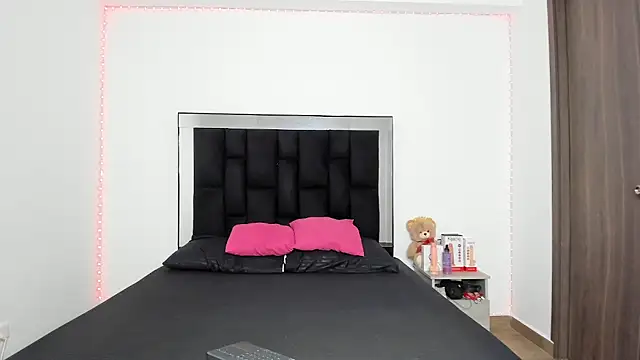 victoriacolin online show from February 2025 11:54:01 PM