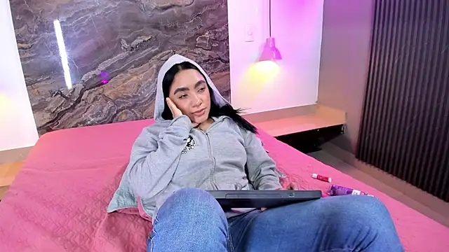 Estefy gomez09 online show from March 2025 09:45:02 AM