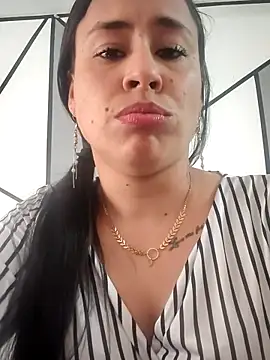 Snapshot of kamila_lovee chatting on February 2025 06:24:01 PM kamila lovee online show from February 2025 06:24:01 PM