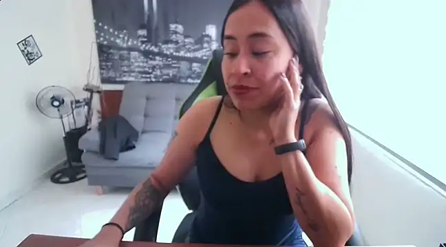 Snapshot of kamila_lovee chatting on February 2025 07:13:01 PM kamila lovee online show from February 2025 07:13:01 PM