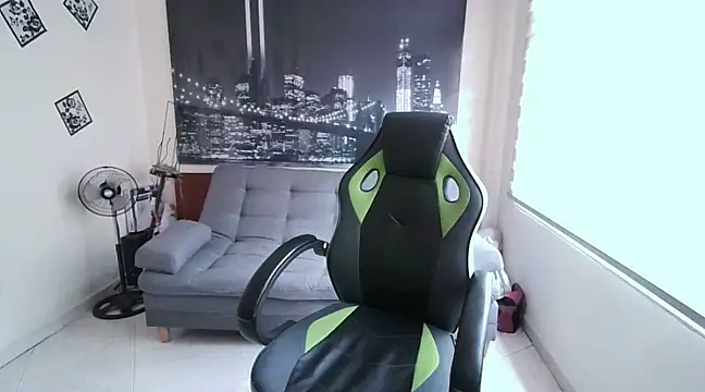 Snapshot of kamila_lovee chatting on February 2025 03:56:02 PM kamila lovee online show from February 2025 03:56:02 PM