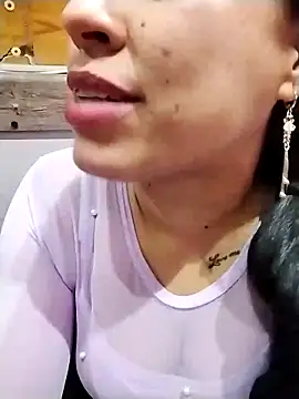 Snapshot of kamila_lovee chatting on February 2025 12:26:01 AM kamila lovee online show from February 2025 12:26:01 AM