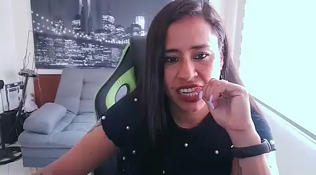 Snapshot of kamila_lovee chatting on February 2025 05:53:02 PM kamila lovee online show from February 2025 05:53:02 PM